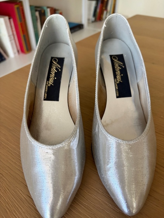 Notorious for Bakers-Leeds Shoes - Vintage Silver Pointed Toe Low Heel Pumps